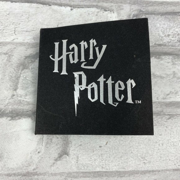 Harry Potter Hedwig Owl Hogwarts Lapel Pin - Picture 2 of 3